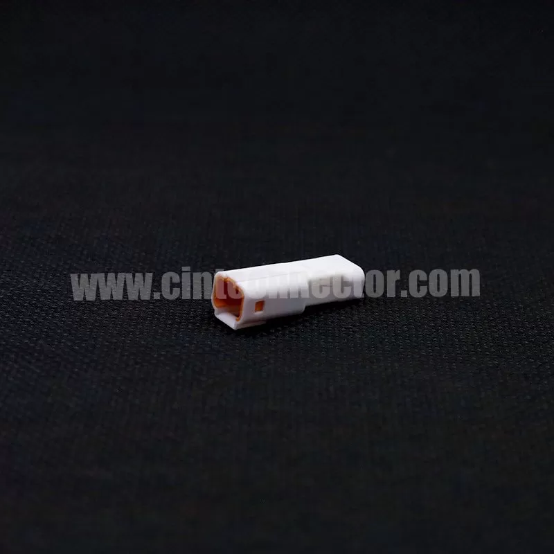 03T-JWPF-VSLE-S 3 pin male JST Connector for auto plug