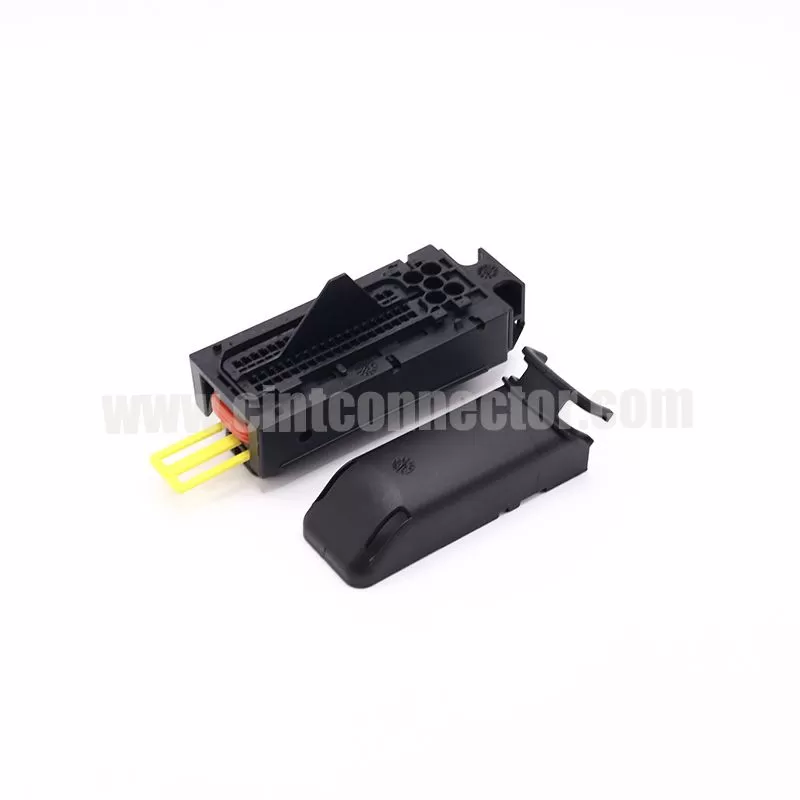 81 pin TE 13761282 1813712-6 auto female electrical ECU connector housing